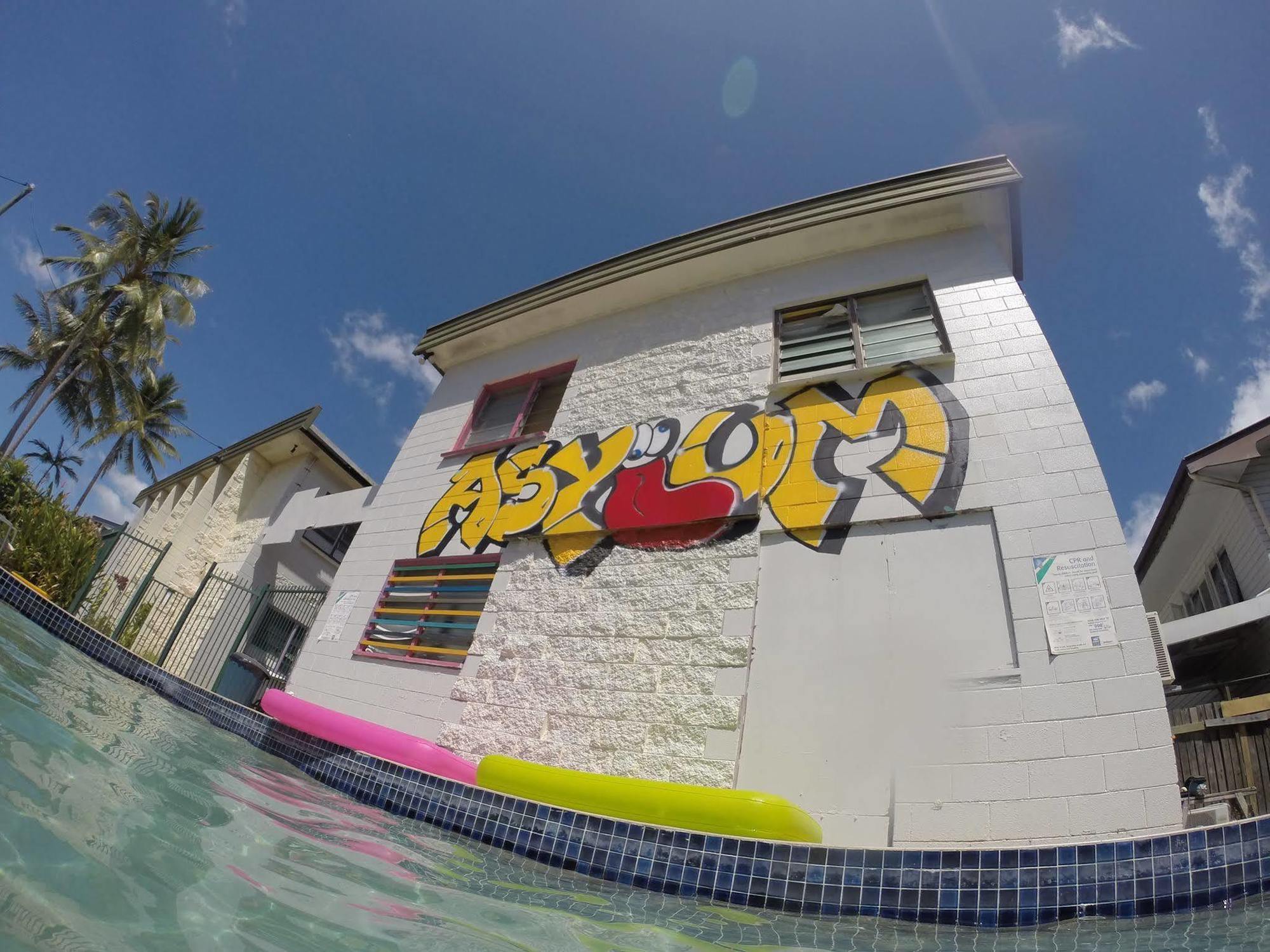 Asylum Cairns Share House Hostel Exterior photo