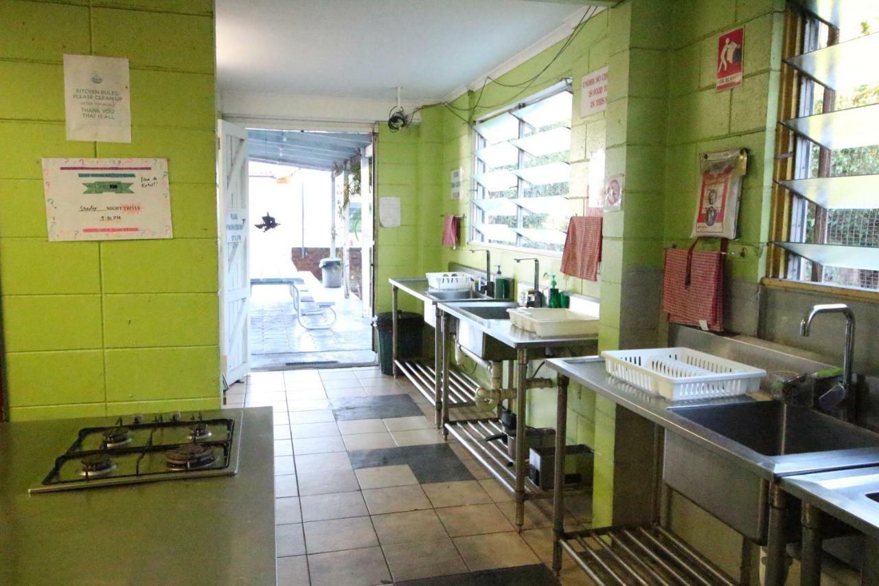 Asylum Cairns Share House Hostel Exterior photo