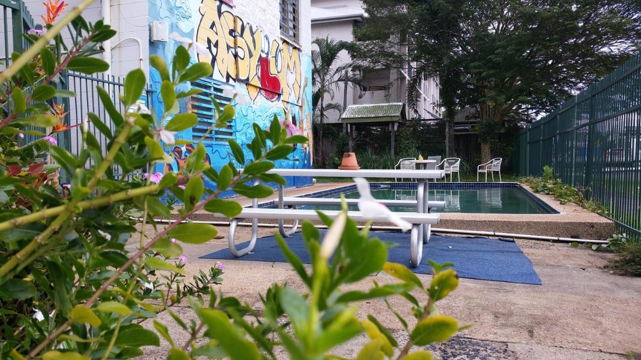 Asylum Cairns Share House Hostel Exterior photo